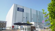 Eine Produktionshalle der MV-Werften in Wismar. © Screenshot 