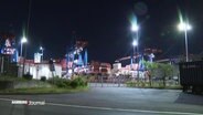 Das Container-Terminal Altenwerder im Hamburger Hafen bei Nacht. © Screenshot 