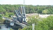 Die reparierte Rügenbrücke in Betrieb. © Screenshot 
