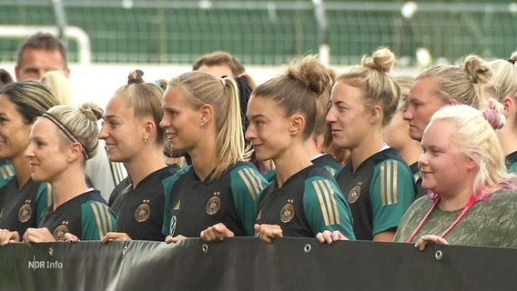 Das Team der deutschen DFB-Frauenmannschaft. © Screenshot 