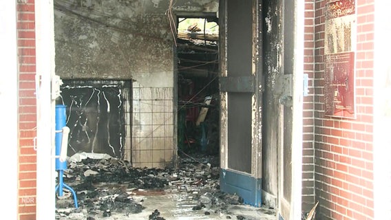 Der ausgebrannte Umkleidetrakt des van-Ameren-Bads. © Screenshot 