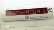Eine Uhr zeigt die Schulden des Landes Niedersachsen. © Screenshot 