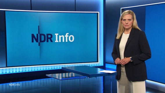 Juliane Möcklinghoff im Studio von NDR Info. © Screenshot 