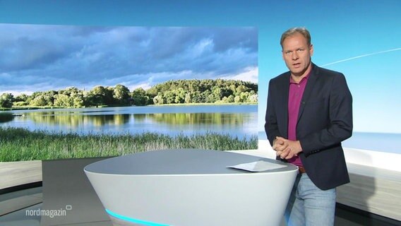 Thilo Tautz moderiert das Nordmagazin - Land und Leute. © Screenshot 