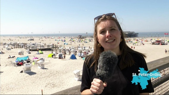 Reporterin Isabelle Vidos am Strand von St. Peter-Ording © Screenshot 
