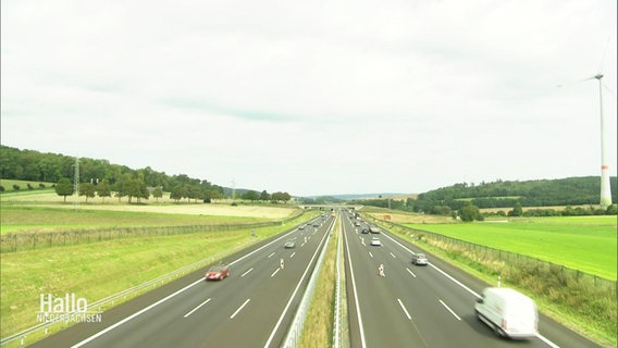Die dreispurige A7 in Südniedersachsen. © Screenshot 