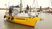 Das Forschungsschiff  "Aldebaran"  läuft in einen Hafen ein. © Screenshot 