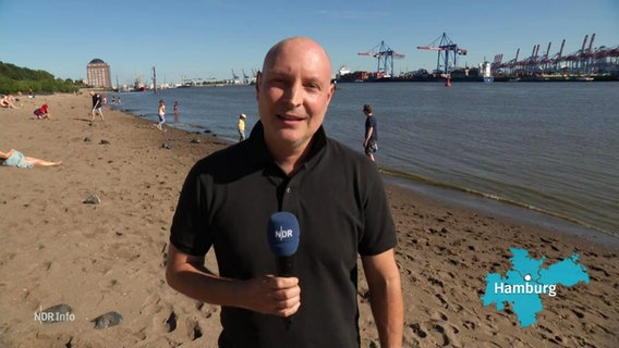Der NDR-Reporter Daniel Satra berichtet aus Hamburg. © Screenshot 