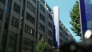 Das Gebäude des Bezirksamts Hamburg-Mitte von außen. © Screenshot 