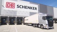 Ein Logistikzentrum von DB Schenker. © Screenshot 