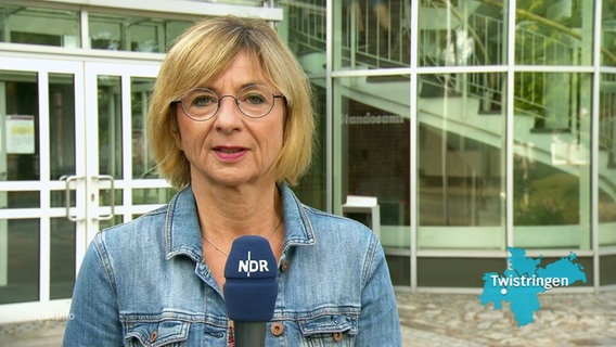 NDR-Reporterin Christina Gerlach berichtet aus Twistringen. © Screenshot 