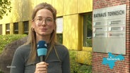 Die  Reporterin Hannah Böhme berichtet aus Tornesch. © Screenshot 