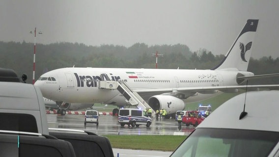Ein Flugzeug von Iran Air am Hamburger Flughafen. © Screenshot 