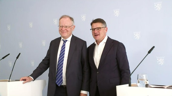 Stephan Weil und Boris Rhein posieren für ein Foto. © Screenshot 