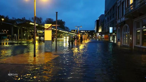 Überschwemmte Straßen in Flensburg. © Screenshot 