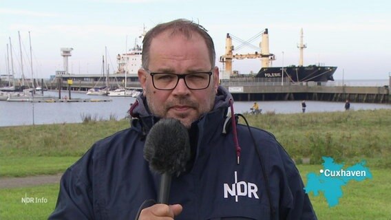 NDR Info Reporter Sebastian Duden live im Interview aus Cuxhaven. © Screenshot 