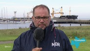 NDR Info Reporter Sebastian Duden live im Interview aus Cuxhaven. © Screenshot 