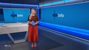 Bibiana Barth moderiert NDR Info. © Screenshot 