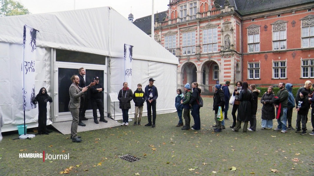 Halloween Geisterzelt auf dem Harburger Rathausplatz NDR.de