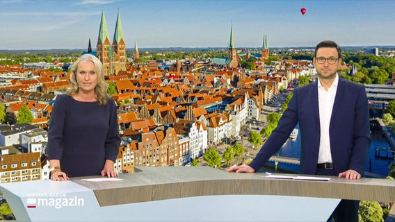 Harriet Heise und Christopher Scheffelmeier moderieren das Schleswig-Holstein Magazin © Screenshot 