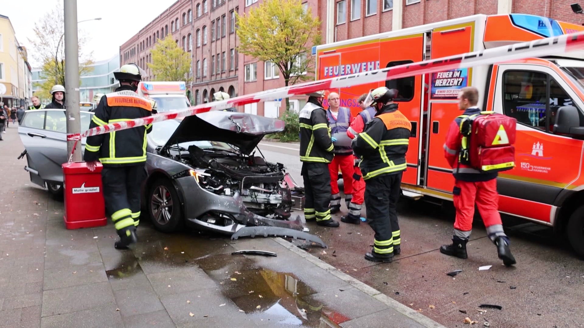 Illegales Autorennen in Harburg? Vier Verletzte bei Zusammenstoß