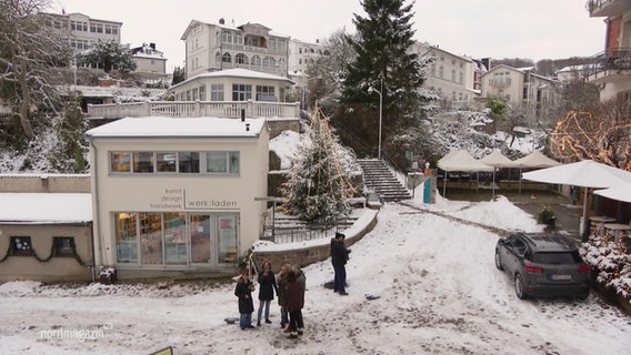 Die winterliche Innenstadt von Sassnitz aus der Vogelperspektive. © Screenshot 