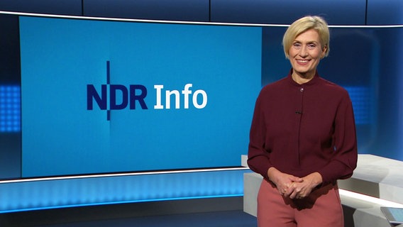 Susanne Stichler moderiert NDR Info 21:45. © Screenshot 