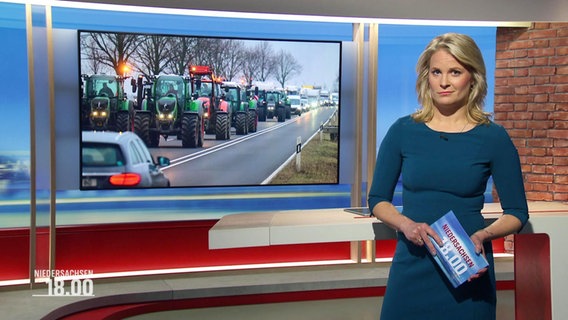 Nachrichtensprecherin Kathrin Kampmann moderiert Niedersachsen. © Screenshot 