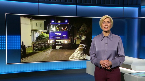 Susanne Stichler modiert NDR Info. © Screenshot 