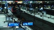 Der Hamburger Hauptbahnhof fast ohne Menschen. © Screenshot 