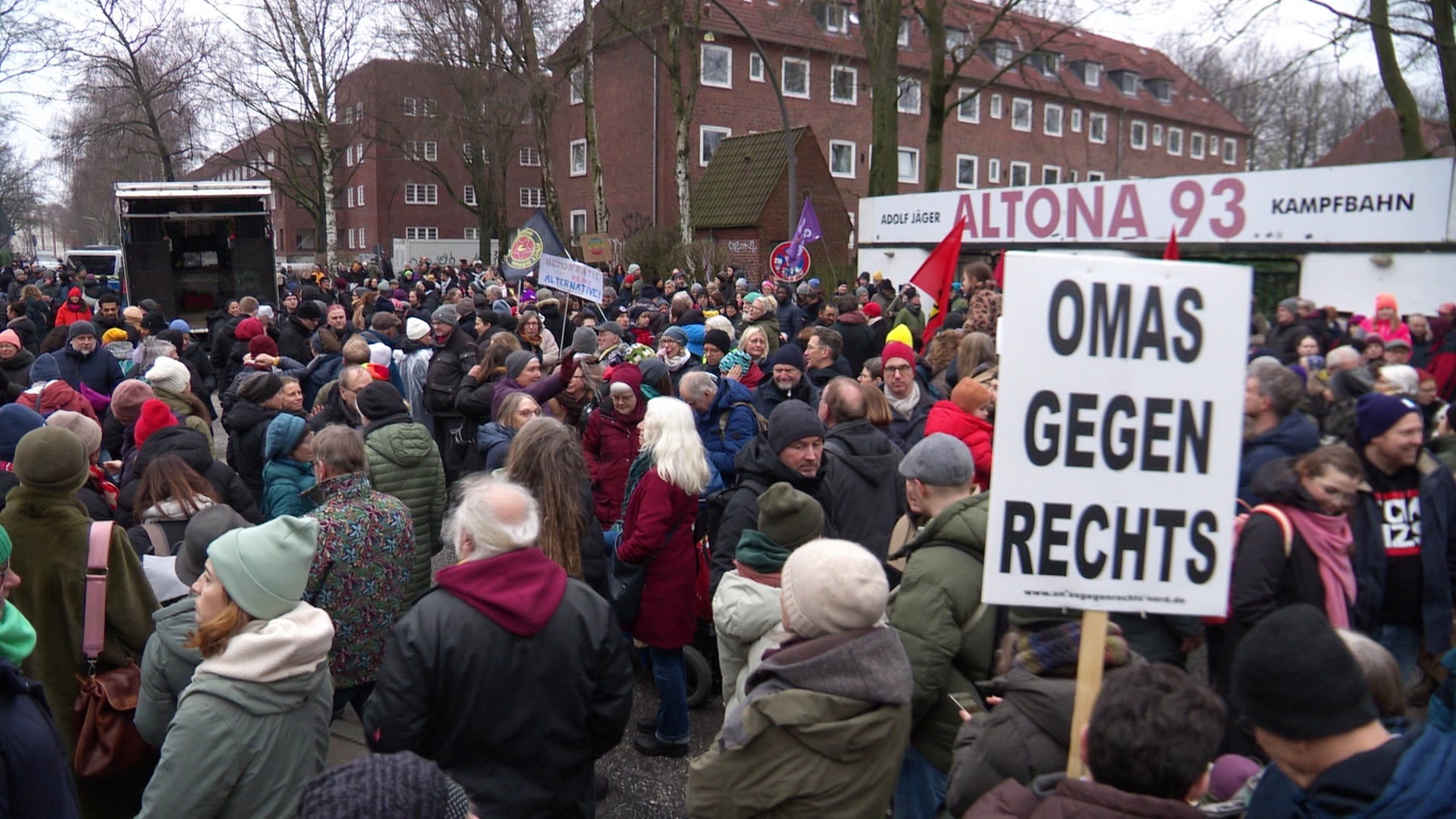 Wieder Hunderte bei Demo gegen Rassismus in Ottensen