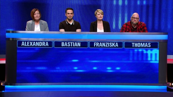 Die Kandidaten Alexandra, Bastian, Franziska und Thomas freuen sich auf ihre Chance bei Gefragt - Gejagt am 21.02.2024. © Screenshot 