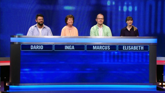 Kandidat*innen einer Quizshow © Screenshot 