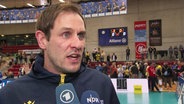 Der Trainer des SSC Palmberg Schwerin, Felix Koslowski, im Interview nach dem Spiel in Stuttgart. © Screenshot 