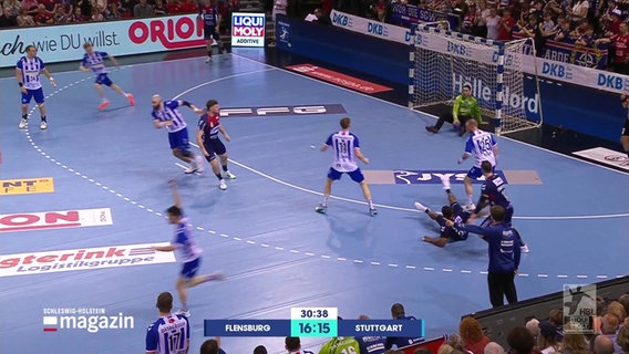Spielszene aus dem Handballspiel Flensburg gegen Stuttgart © Screenshot 