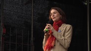 SPD-Spitzenkandidatin Katarina Barley wirbt am Hamburger Jungfernstieg für die Sozialdemokraten. © NDR 