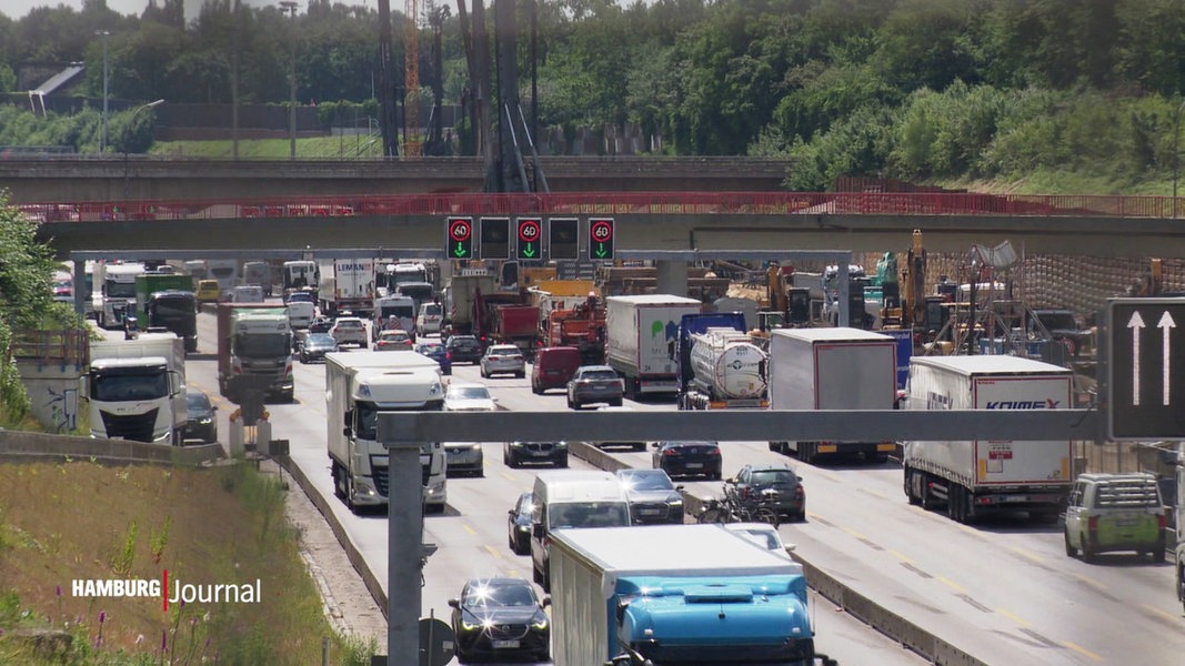 Wegen eines Brückenabrisses sind eine Sperrung der A7 und Stau zu erwarten.