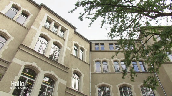 Das Gebäude einer Braunschweiger Schule. © Screenshot 