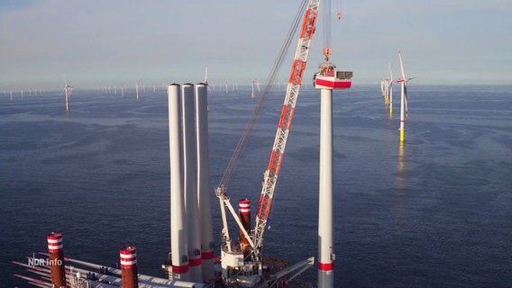Die Aufstellung einer Offshore-Windkraftanlage © Screenshot 
