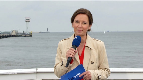 Die Moderatorin Romy Hiller in Cuxhaven © Screenshot 
