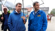 Markus Söder mit Markus Söder beim Hochwasser in Bayern. (extra 3 vom 13.06.2024 im Ersten) © NDR 