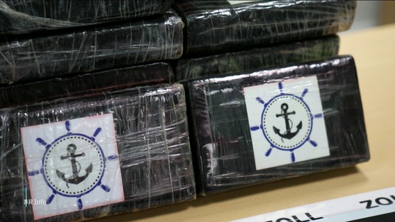 Die verpackten Kokainpakete am Hamburger Hafen © Screenshot 