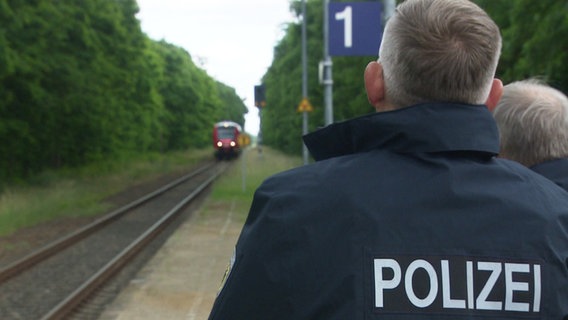 Bundespolizei kontrolliert Bahnverkehr © Screenshot 