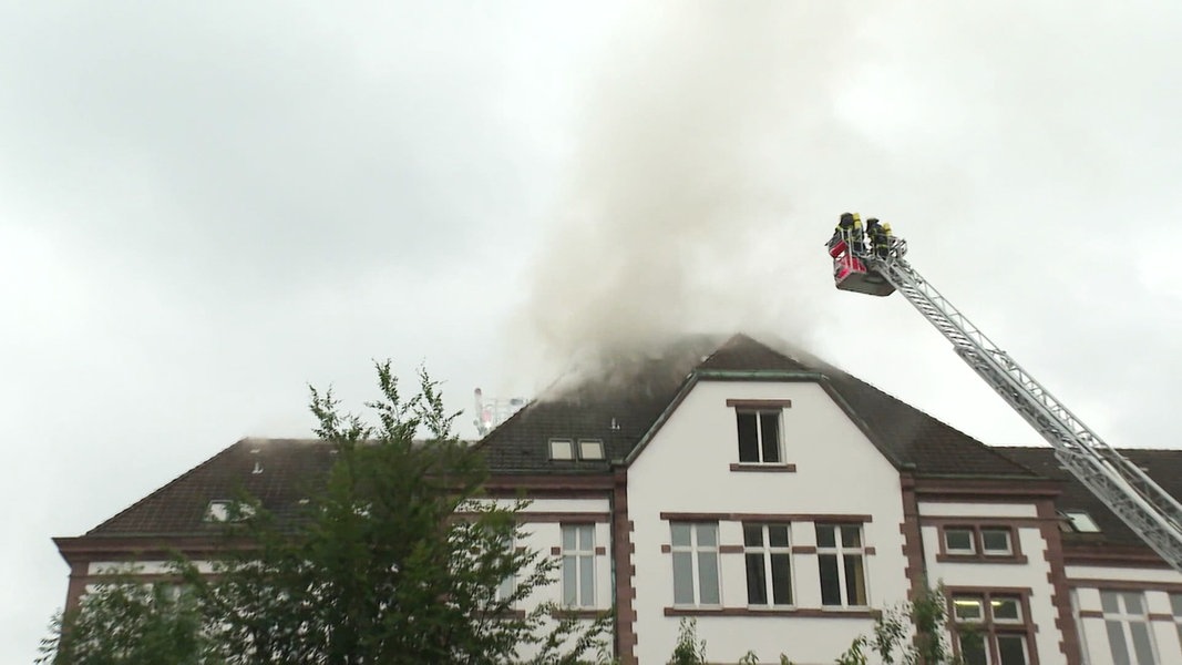 Großeinsatz für Feuerwehr an Schule in Hamburg-St.Georg