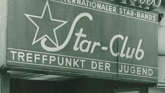 Schwarz-weiß Aufnahme vom Schild des Clubs "Star-Club" in Hamburg. © Screenshot 