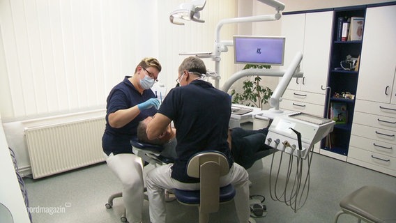 Szene aus einer Zahnarztpraxis. © Screenshot 