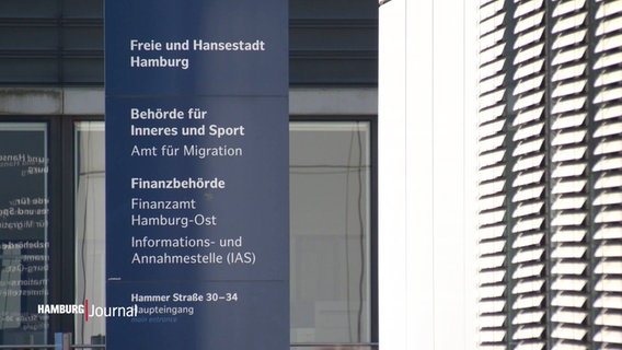 Das Schild der Hamburger Behörde für Inneres und Sport / Amt für Migration. © Screenshot 
