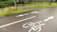 Ein Radschnellweg mit zwei Fahrrad-Piktogrammen. © Screenshot 