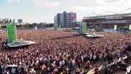 Die Menge auf dem Fanfest in Hamburg. © Screenshot 