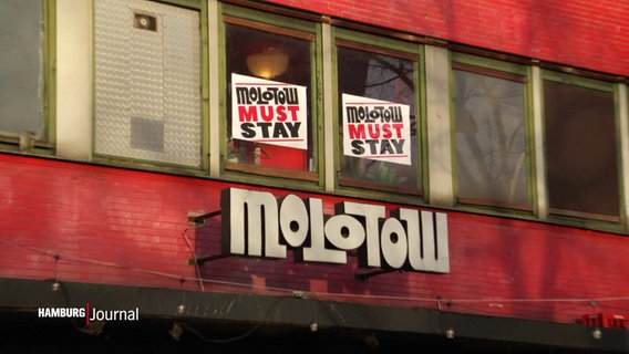 Logo des "Molotow" und Schilder mit "Molotow must stay" in den Fenstern des aktuellen Sitzes des Klubs. © Screenshot 